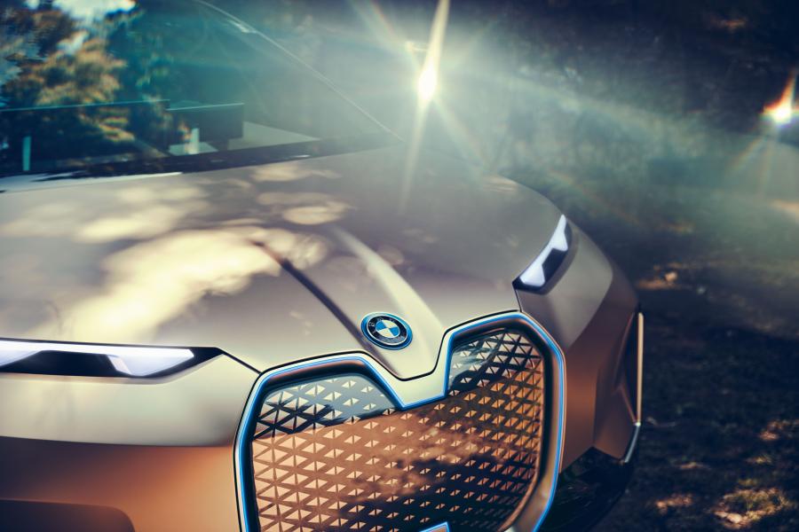 Детали экстерьера BMW Vision iNEXT 2018 года  (фото 4 из 128)